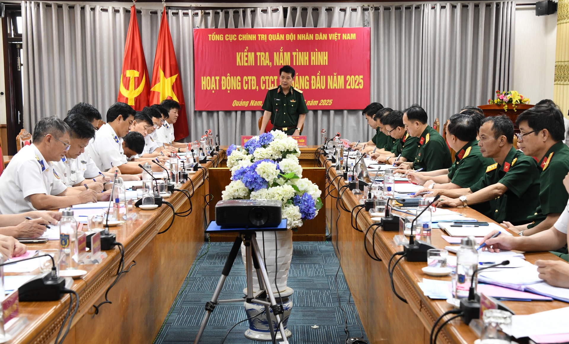 Tổng cục Chính trị kiểm tra tại Bộ tư lệnh Vùng Cảnh sát biển 2 1 Tổng cục Chính trị kiểm tra tại Bộ tư lệnh Vùng Cảnh sát biển 2 - Ảnh 1.