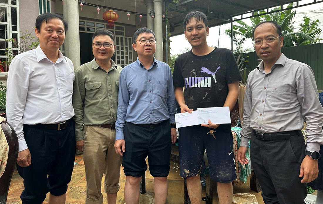 Tổng giám đốc EVNNPT thăm hỏi đơn vị bị ảnh hưởng thiên tai tại Khánh Hòa- Ảnh 1.