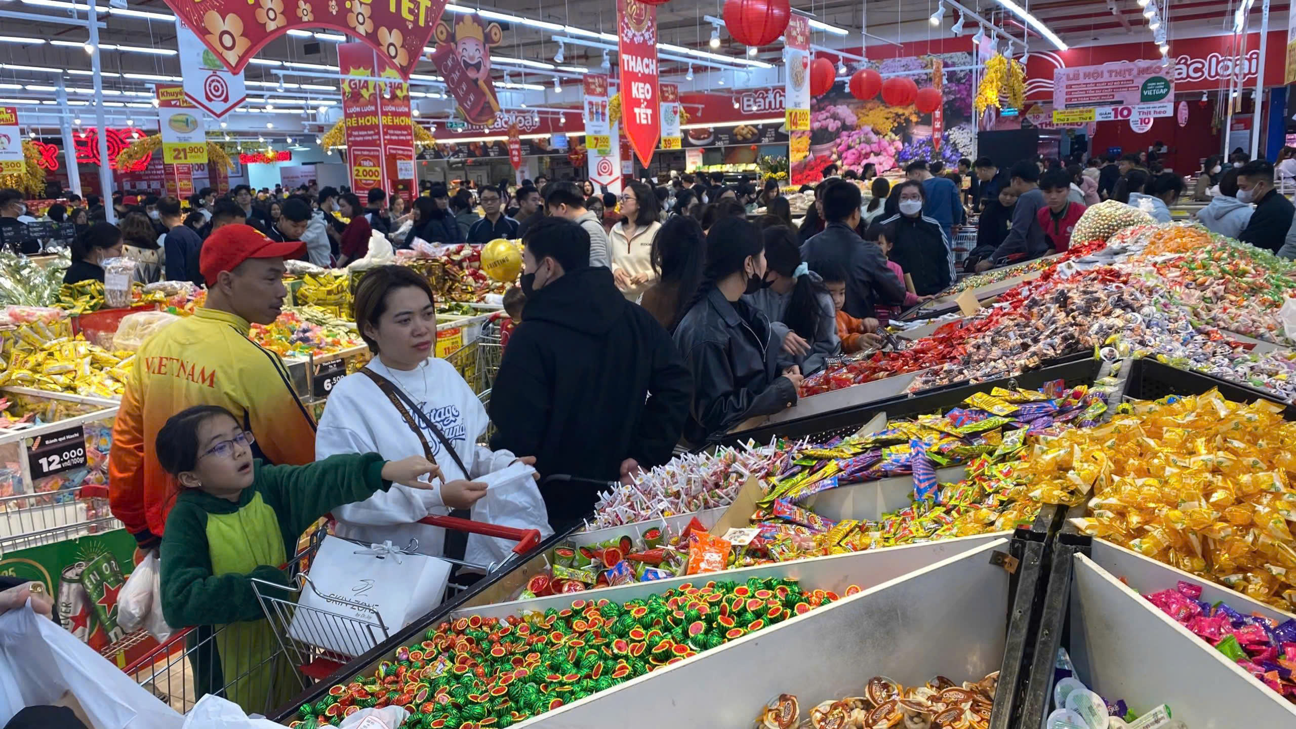 Tổng lực kích cầu mua sắm cuối năm 1 Tổng lực kích cầu mua sắm cuối năm - Ảnh 1.