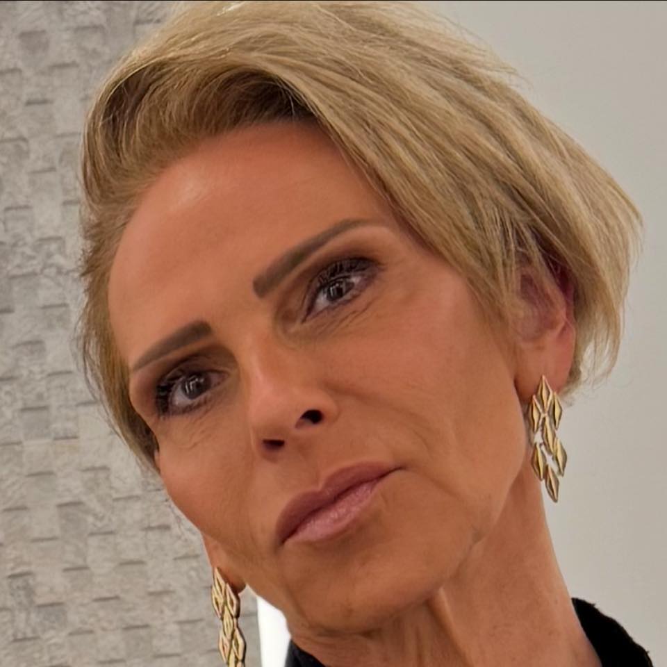 Trải nghiệm lặng người của hành khách chứng kiến cụ bà 89 tuổi trút hơi thở cuối cùng trên máy bay- Ảnh 1.