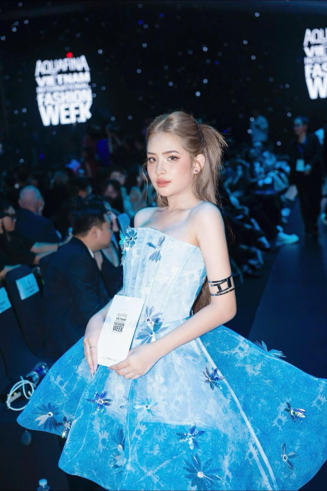 Trần Bảo Châu và hành trình mài rũa một “viên ngọc” của sàn runway- Ảnh 1.