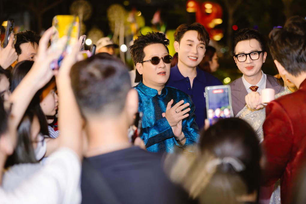 Trấn Thành, Trường Giang đến chúc mừng Thu Trang giữa tranh luận phòng vé - 1