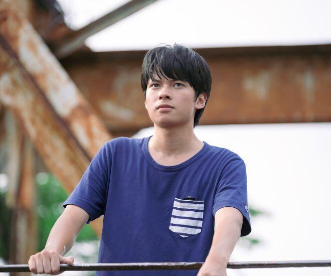 Trần Tú con trai NSND Trần Lực: "Lúc dậy thì em 'láo' hơn bây giờ nhiều, được mẹ chiều nhưng vẫn ăn đòn" 1 Trần Tú gây chú ý với vai diễn đầu tay trong bộ phim điện ảnh Thế Hệ Kỳ Tích.