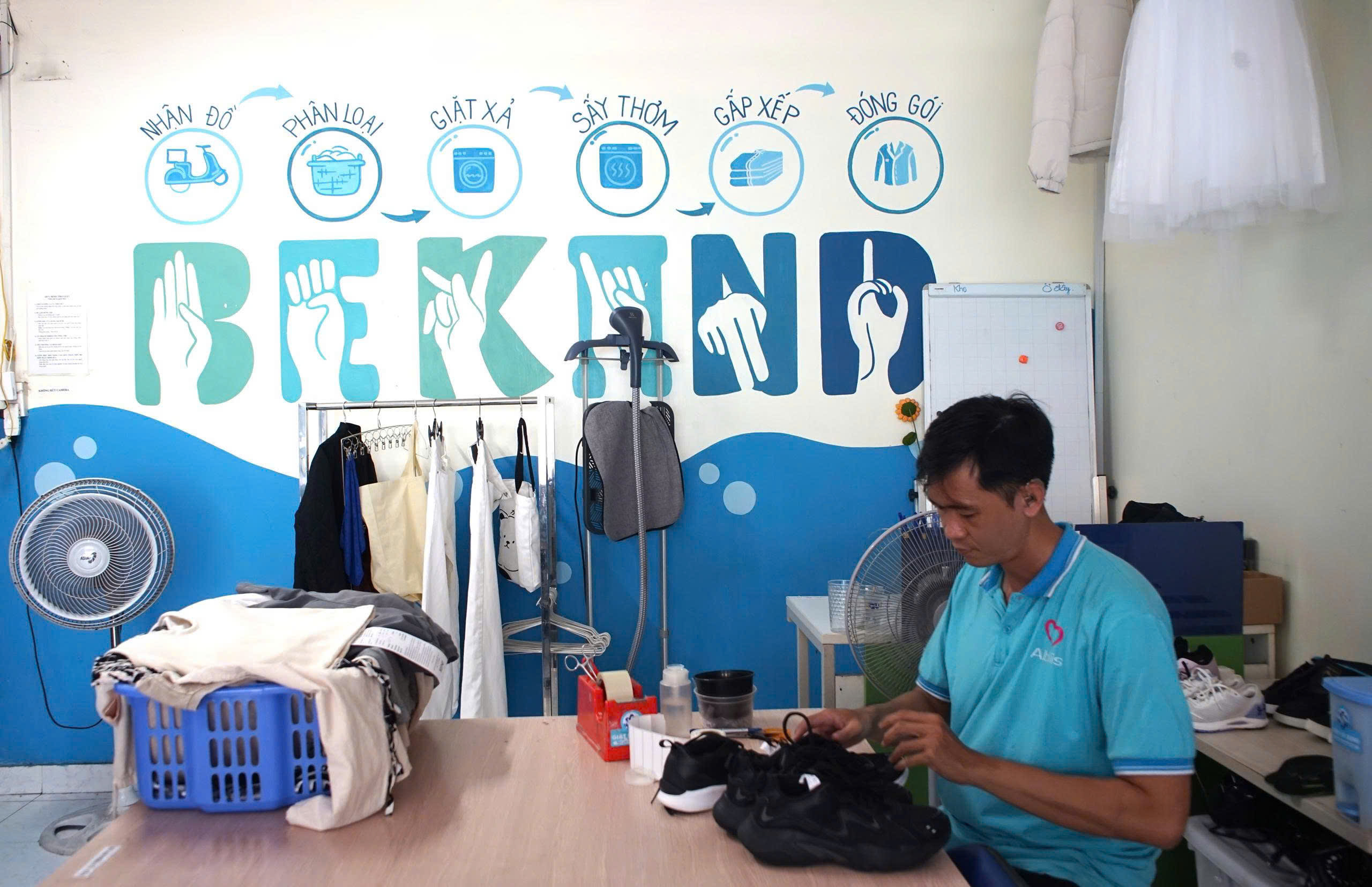 người khuyết tật - Ảnh 1.