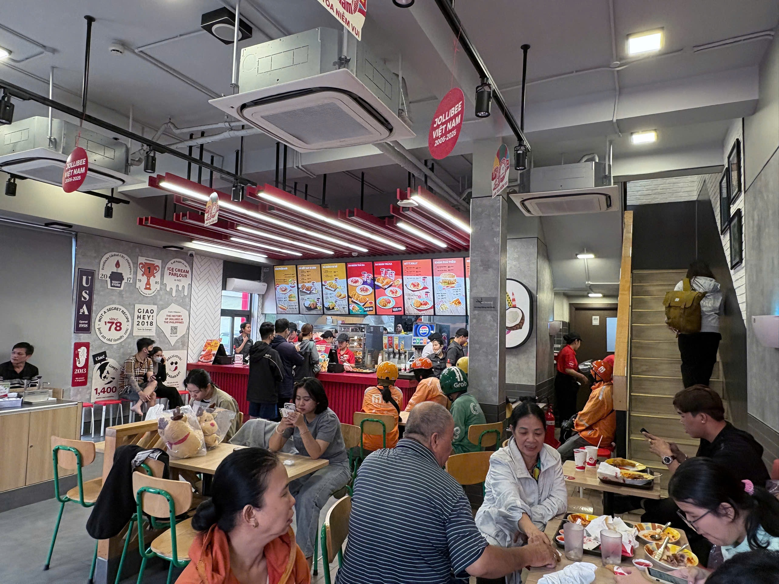 Trào lưu xếp hàng mua gà rán 