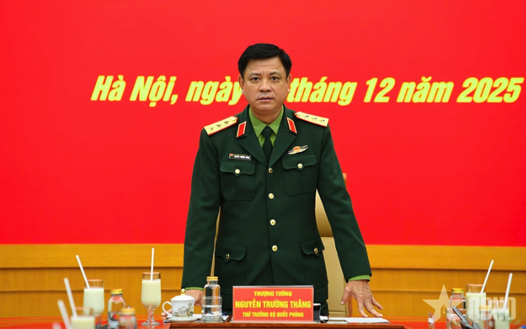 Trao quyết định cử sĩ quan đi làm nhiệm vụ gìn giữ hòa bình Liên Hợp quốc - Ảnh 1.