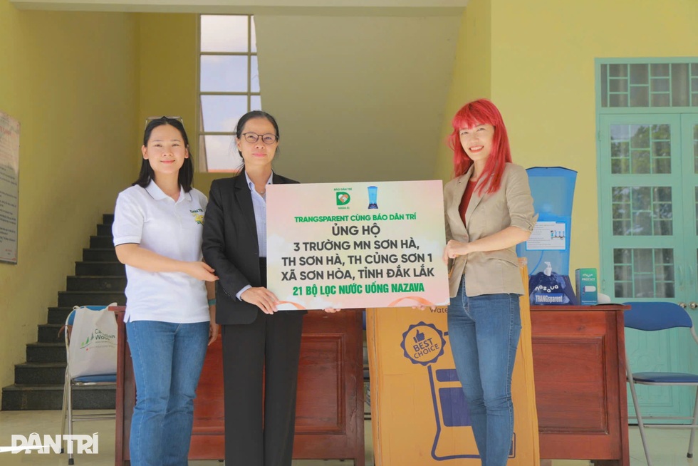 Trao thiết bị lọc nước uống hỗ trợ học sinh tại 3 trường vùng lũ ở Đắk Lắk - 1