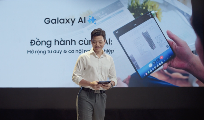 Chuyên gia trí tuệ nhân tạo Đào Trung Thành chia sẻ về khả năng thích ứng AI của người Việt. Ảnh: Samsung