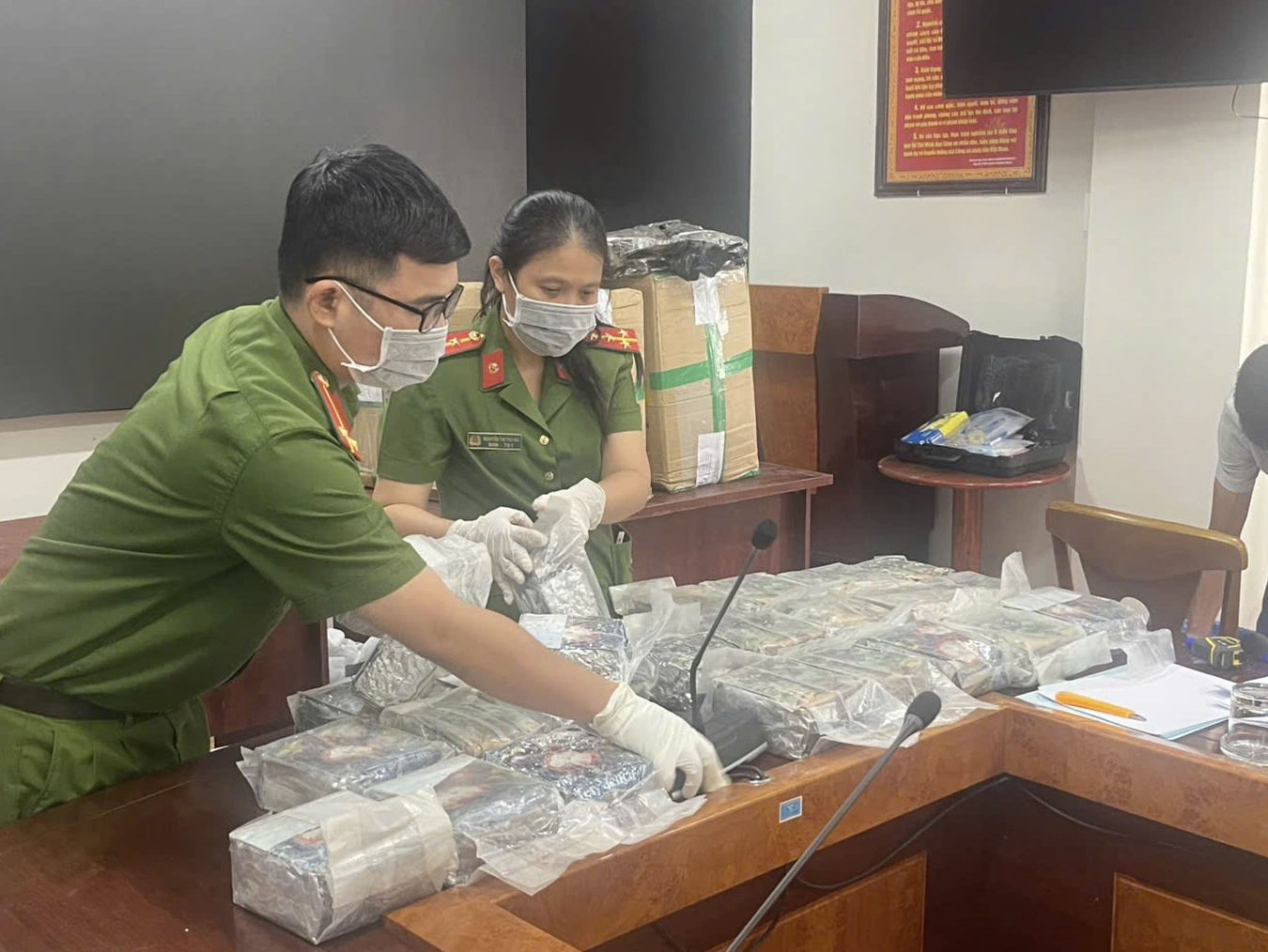 Triệt phá đường dây ma túy 1 . 500 Tỉ đồng: Chi tiết vụ chuyên án lớn nhất năm - Ảnh 1. Triệt phá đường dây ma túy 1 . 500 Tỉ đồng: Chi tiết vụ chuyên án lớn nhất năm - Ảnh 1.