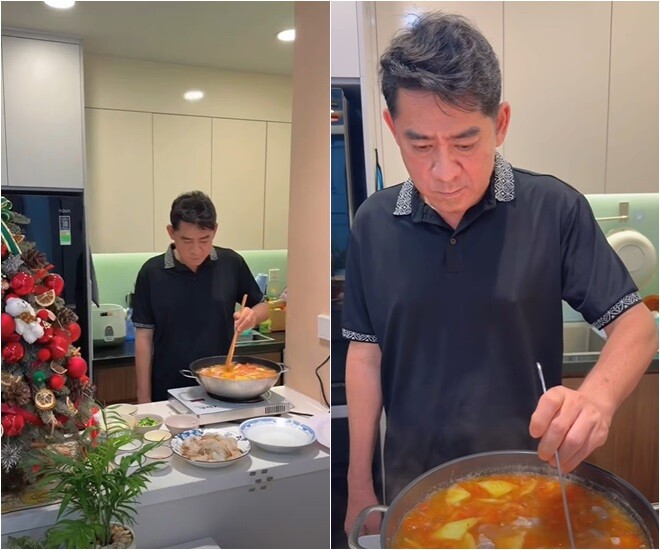 Trở lại mạng xã hội sau đột quỵ, tài tử Huỳnh Anh Tuấn nấu ăn như thế nào? 1 Dù mới hồi phục, Huỳnh Anh Tuấn vẫn chăm ra vlog nấu ăn vì nhớ niềm đam mê ẩm thực. Mới đây nhất, nam diễn viên vào bếp nấu bún gạo lứt sườn heo trông khá bắt mắt.