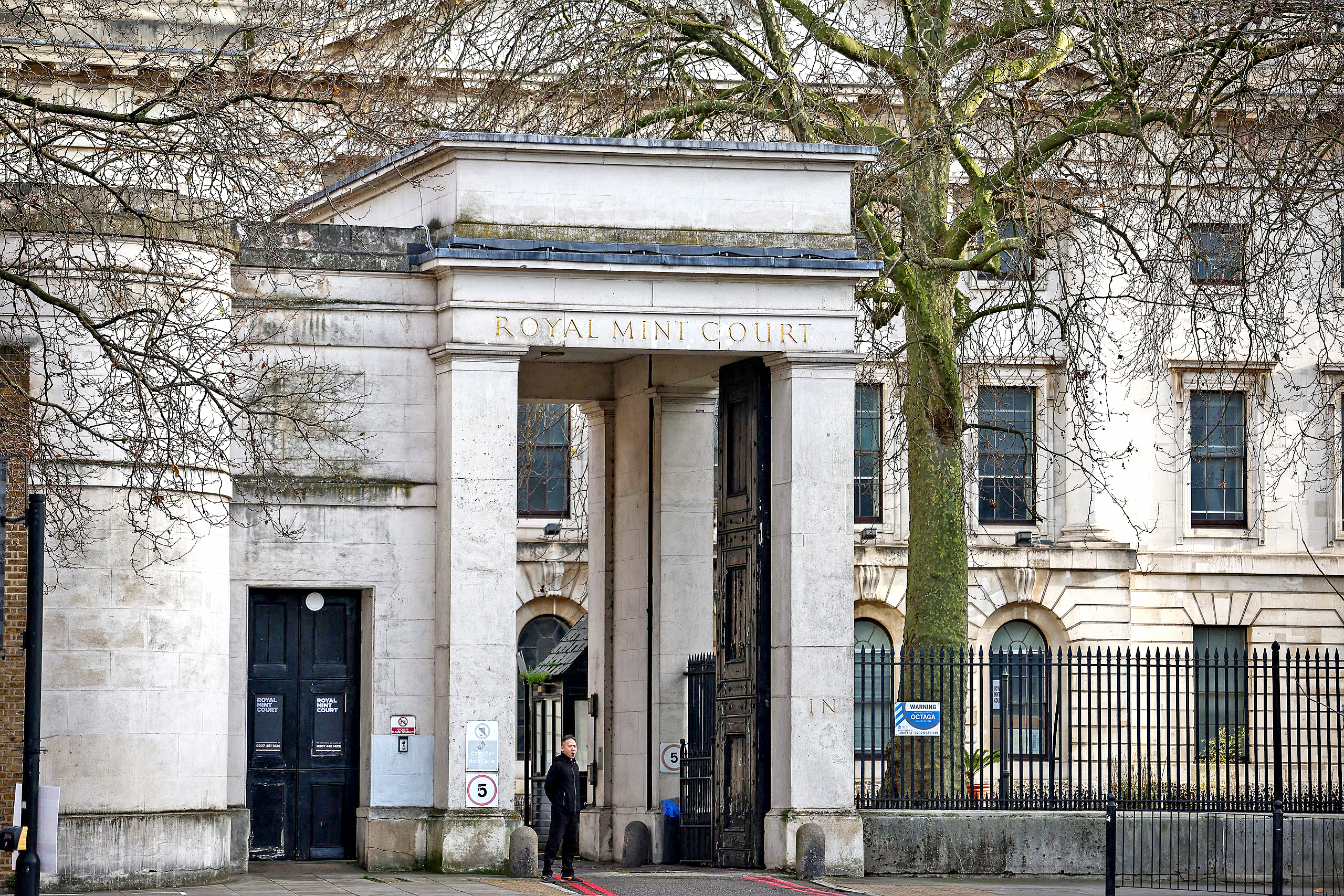 Trung Quốc chỉ trích Anh khi ba lần trì hoãn phê duyệt 'siêu đại sứ quán' tại London - Ảnh 1.