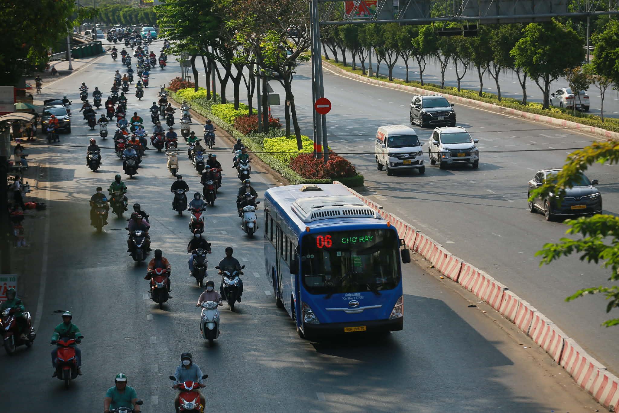 Trung tâm Giao thông công cộng TP.HCM: Xe buýt CNG vẫn đang chạy bình thường 1 xe buýt - Ảnh 1.