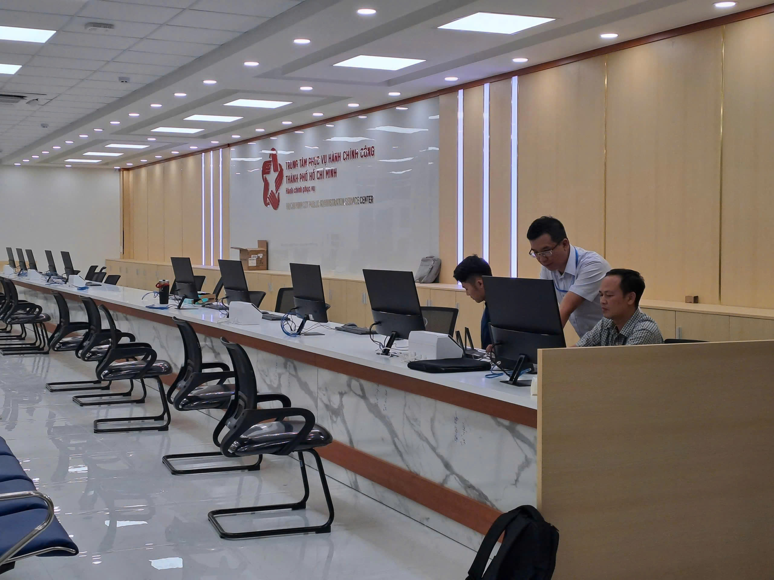 Trung tâm Phục vụ hành chính công TP HCM đã sẵn sàng - Ảnh 1.