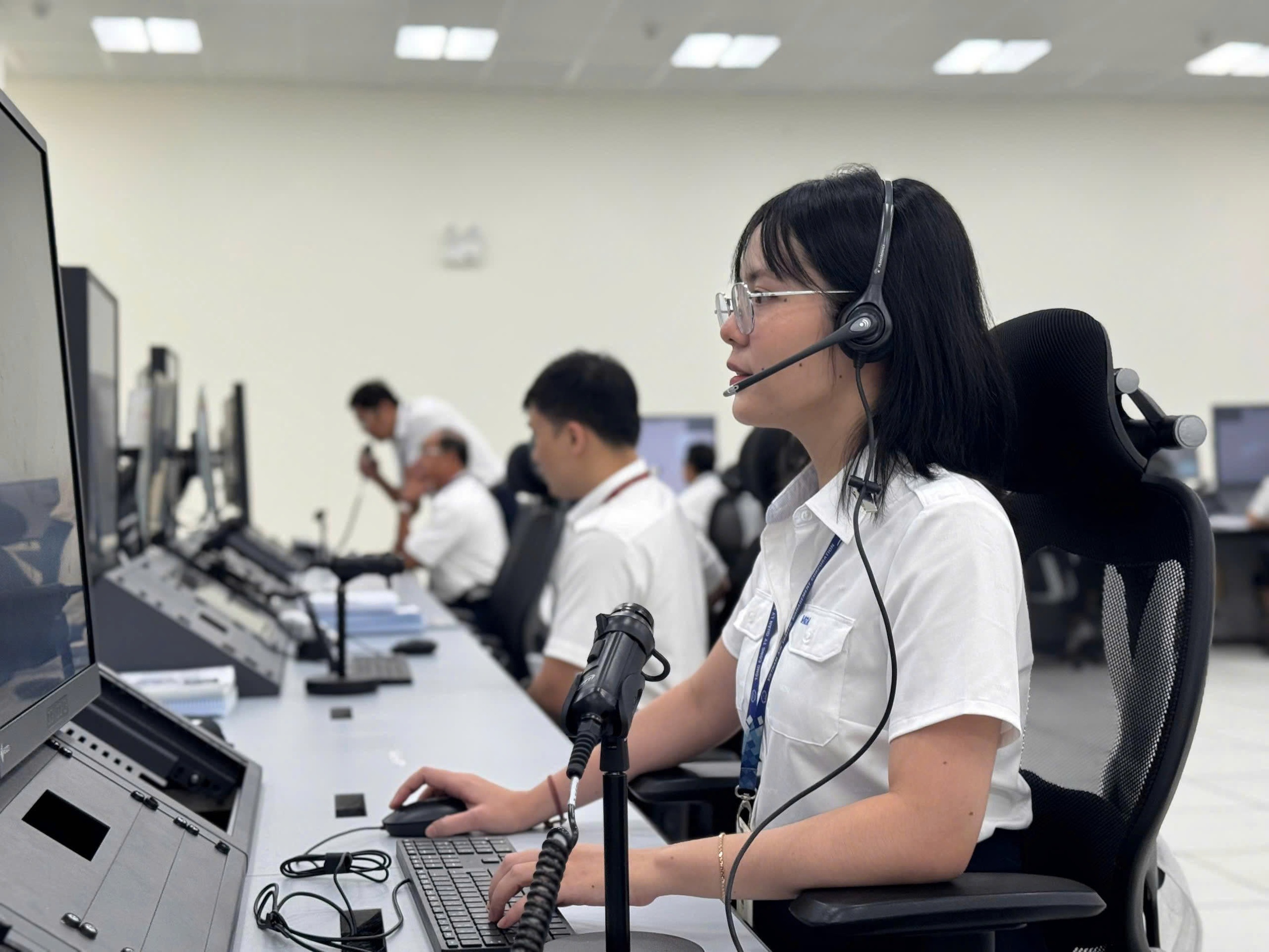 Trung tâm kiểm soát không lưu Hồ Chí Minh mới: Giải bài toán quá tải vùng trời phía Nam - Ảnh 1.