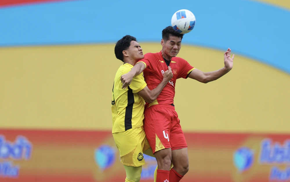 Hiểu Minh lập công ở trận thắng Malaysia tại vòng bảng. Ảnh: ANH PHƯƠNG. trung-ve-thep-cua-u-22-viet-nam-va-tran-cuoi-cung-sea-games (2).jpg