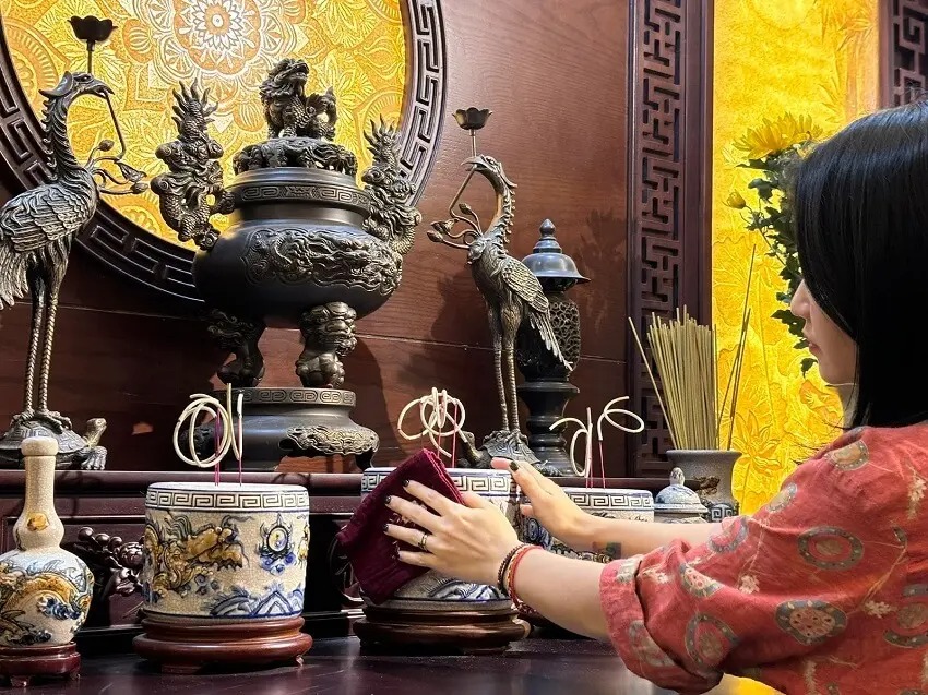 Trước Tết Dương lịch, bàn thờ nhất định phải dọn sạch 3 thứ này- Ảnh 2.