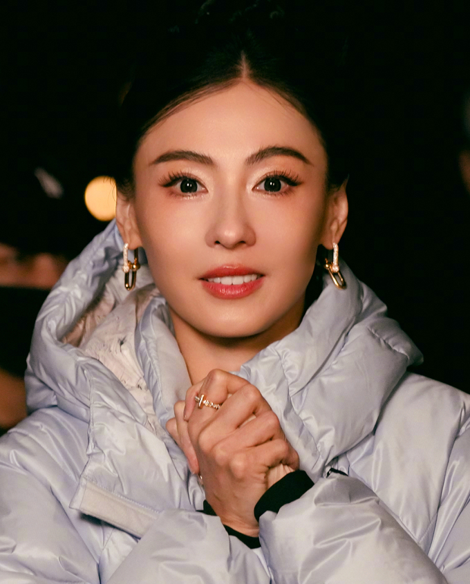 Bá Chi ghi hình show truyền hình cuối tháng 11. Ảnh: Mango TV