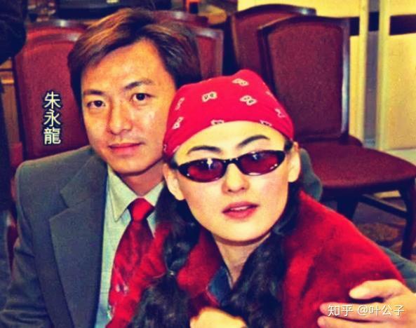 Trương Bá Chi sống thế nào mà bị 3 người quản lý quay lưng?- Ảnh 2.