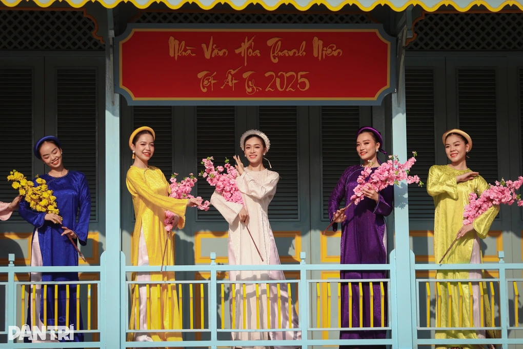 Trường đại học cho nghỉ Tết cả tháng, sinh viên năm nhất hoang mang - 1