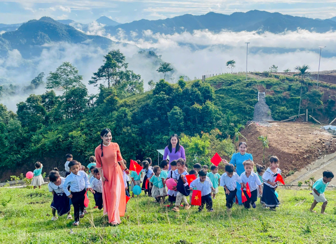 Cô trò điểm trường Tăk Pổ, Trà Tập (Quảng Nam cũ, nay là TP Đà Nẵng) trong lễ khai giảng, tháng 9/2025. Ảnh: NTCC