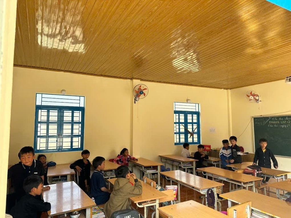 Trường vừa khánh thành, dự án cùng cha đẻ Nuôi em lại kêu gọi xây mới - 3