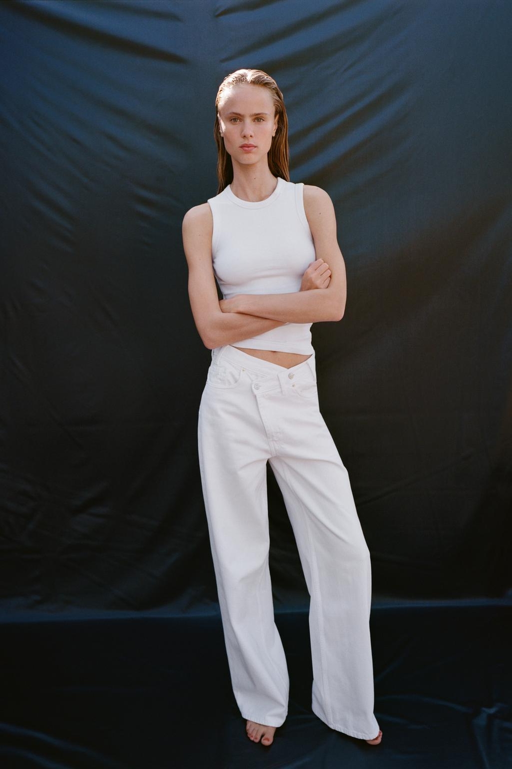 Tủ đồ mùa đông sẽ tẻ nhạt biết bao nếu thiếu chiếc quần trắng: Mặc đi làm hay đi chơi đều được khen tấm tắc- Ảnh 22.