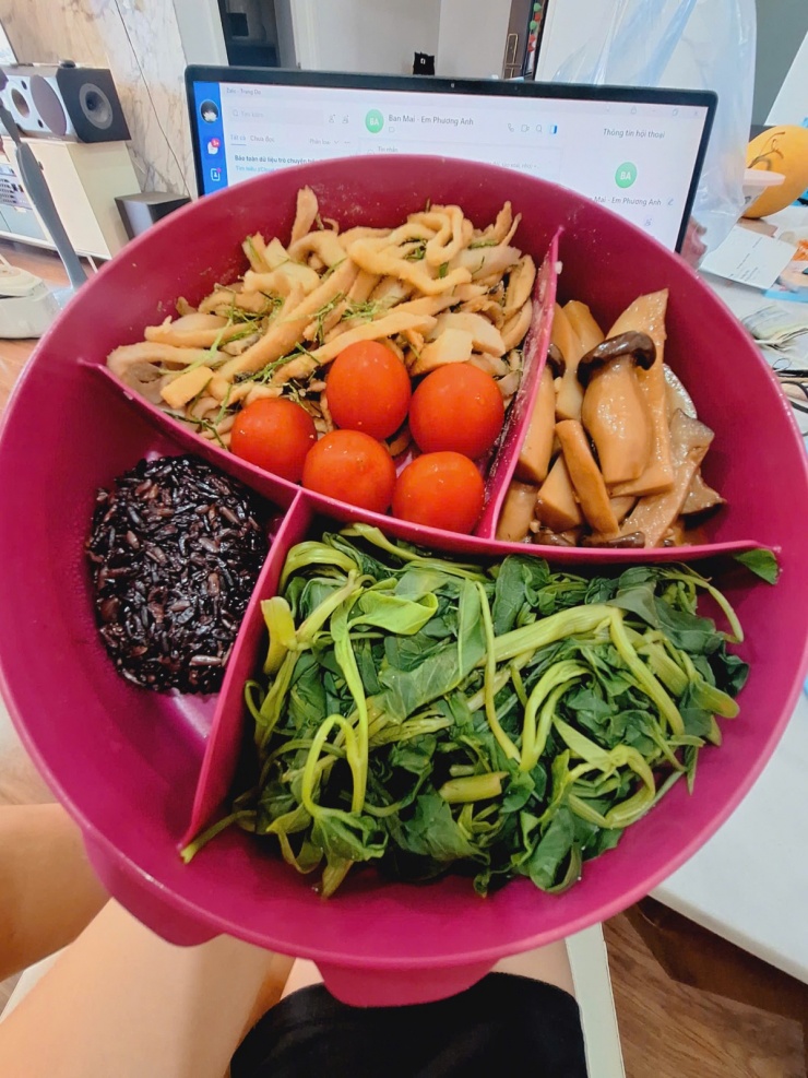 Tự nấu cơm mang đi làm, mẹ 8X giảm 15 kg sau 9 tháng 1 Tự nấu cơm mang đi làm, mẹ 8X giảm 15 kg sau 9 tháng - 1