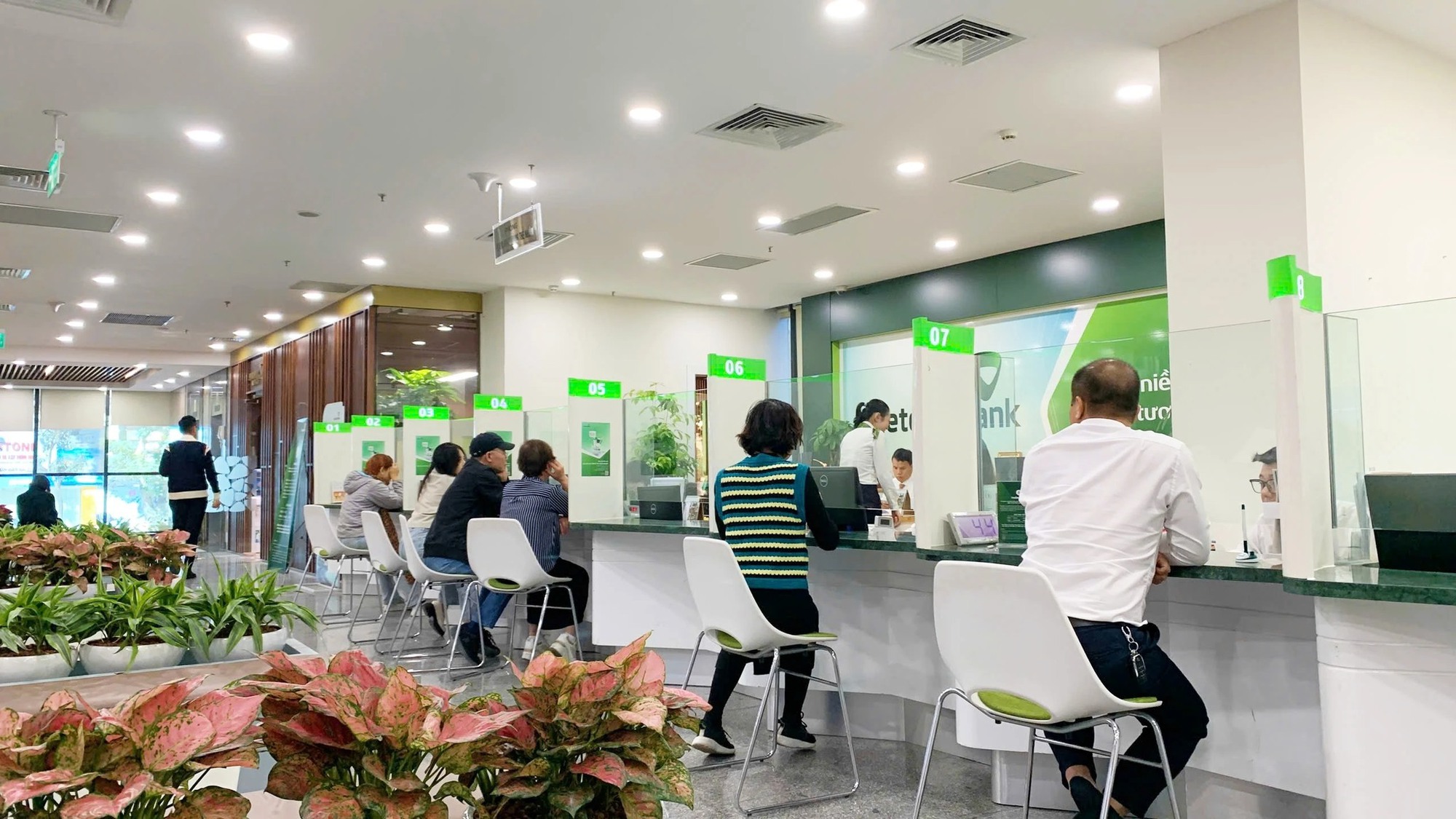 Từ ngày mai, Vietcombank, VietinBank, Agribank… sẽ tạm ngừng toàn bộ giao dịch rút/chuyển tiền đối với trường hợp sau- Ảnh 1.