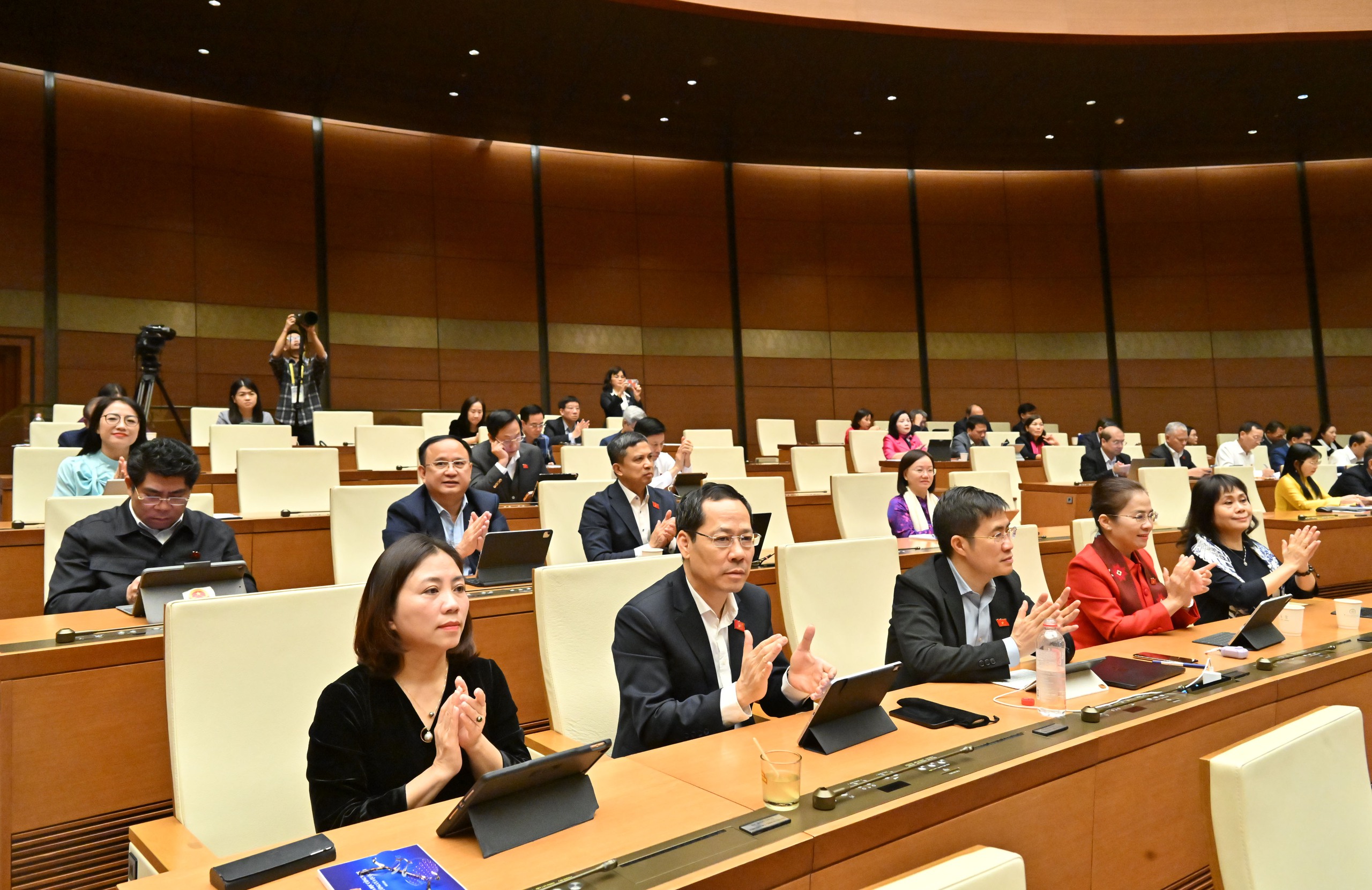 Tư nhân được đầu tư điện hạt nhân quy mô nhỏ, nhiều cơ chế cho điện gió ngoài khơi 1 điện gió ngoài khơi - Ảnh 1.