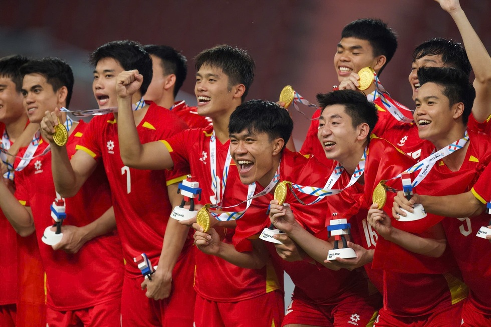 Từ “vực thẳm” đến chiến công kỳ diệu của bóng đá Việt Nam - 1