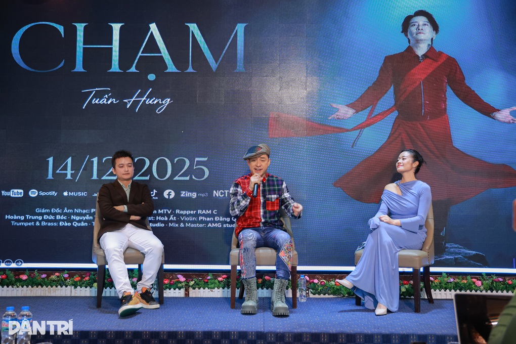 Tuấn Hưng khóc, chia sẻ về giai đoạn khó khăn sau khi mẹ qua đời - 1