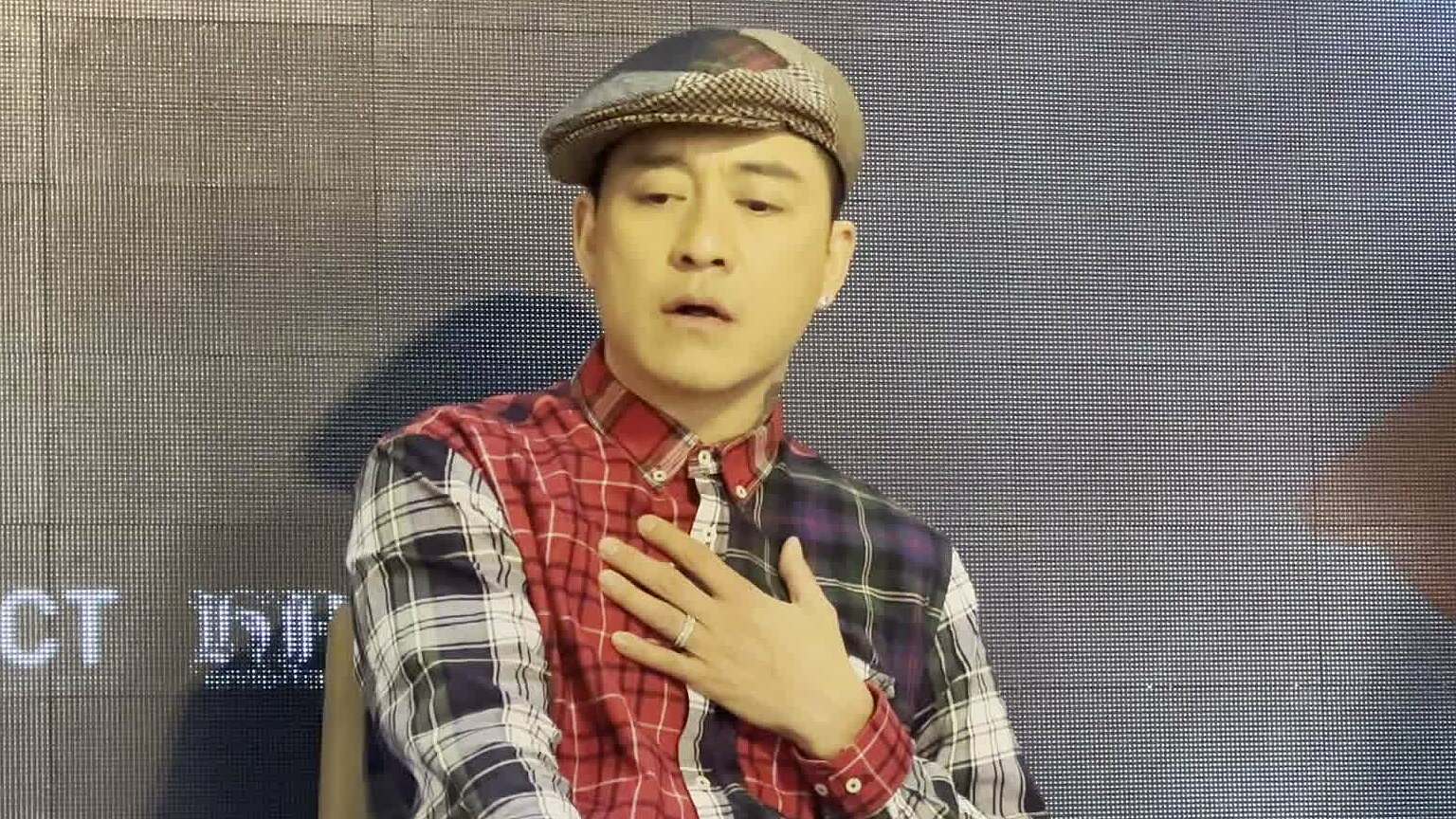 Tuấn Hưng nghẹn ngào khi nghe lại ca khúc viết về mẹ