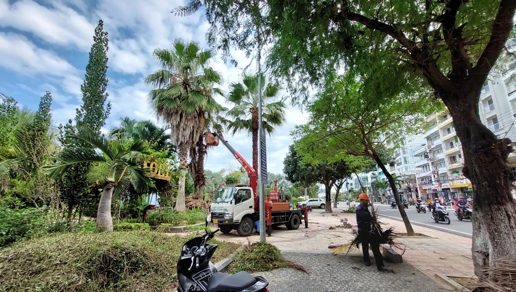 Tượng Thánh Gióng ở Nha Trang bị bể bụng, sở chỉ đạo khắc phục chưa hợp lý? - Ảnh 5.