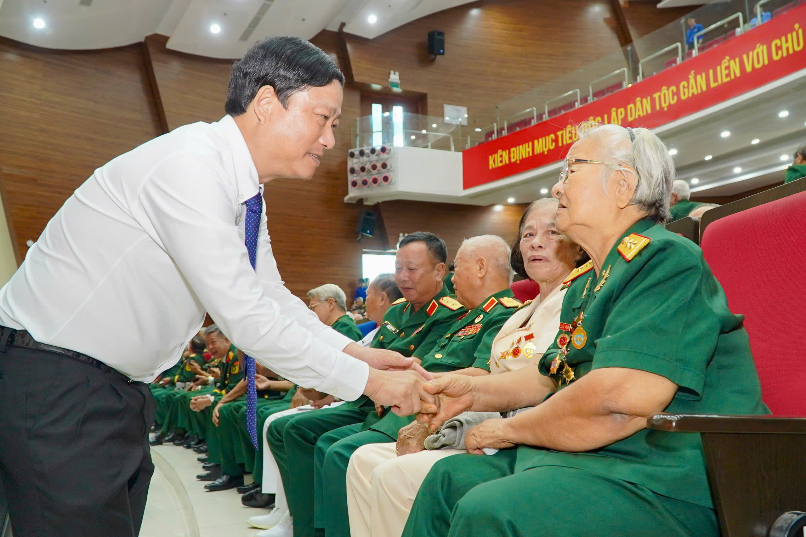 Tướng lĩnh, cán bộ cao cấp quân đội nghỉ hưu luôn đóng góp thầm lặng nhưng rất quan trọng cho TPHCM - Ảnh 1.