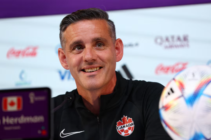 HLV John Herdman trong buổi họp báo của tuyển Canada ở World Cup 2022 ngày 26/11/2022. Ảnh: Reuters