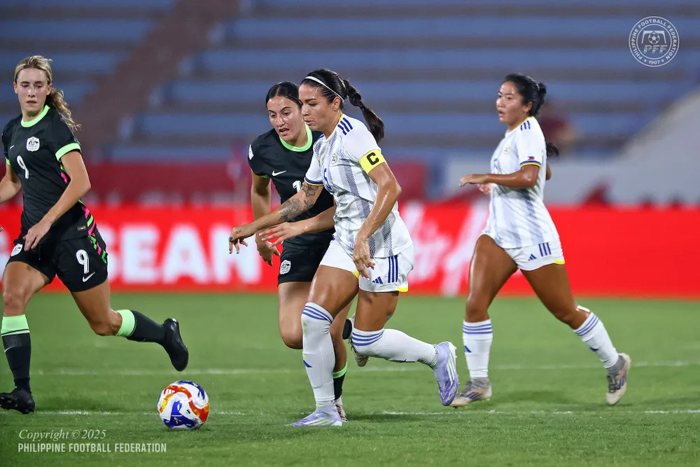 Các cô gái Philippines có lợi thế về hình thể cùng nhiều gương mặt kinh nghiệm khi chơi bóng ở nước ngoài. Ảnh: PFF. tuyen-viet-nam-roi-vao-the-tu-chien-voi-philippines (1).jpg