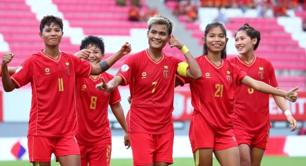 Win- Theinge- Tun- Capt.jpg