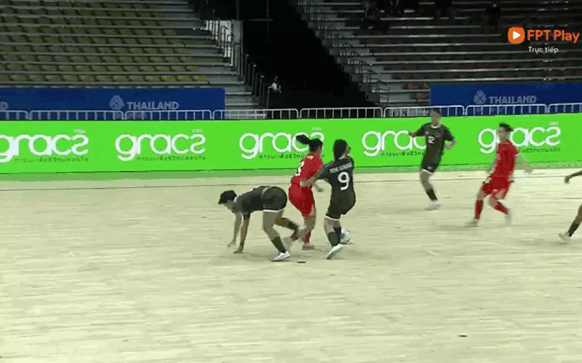 Tuyển futsal nữ Việt Nam bị bất ngờ nhưng vẫn hạ đẹp Indonesia ở SEA Games 33 1 Tuyen futsal nu Viet Nam bi bat ngo nhung van