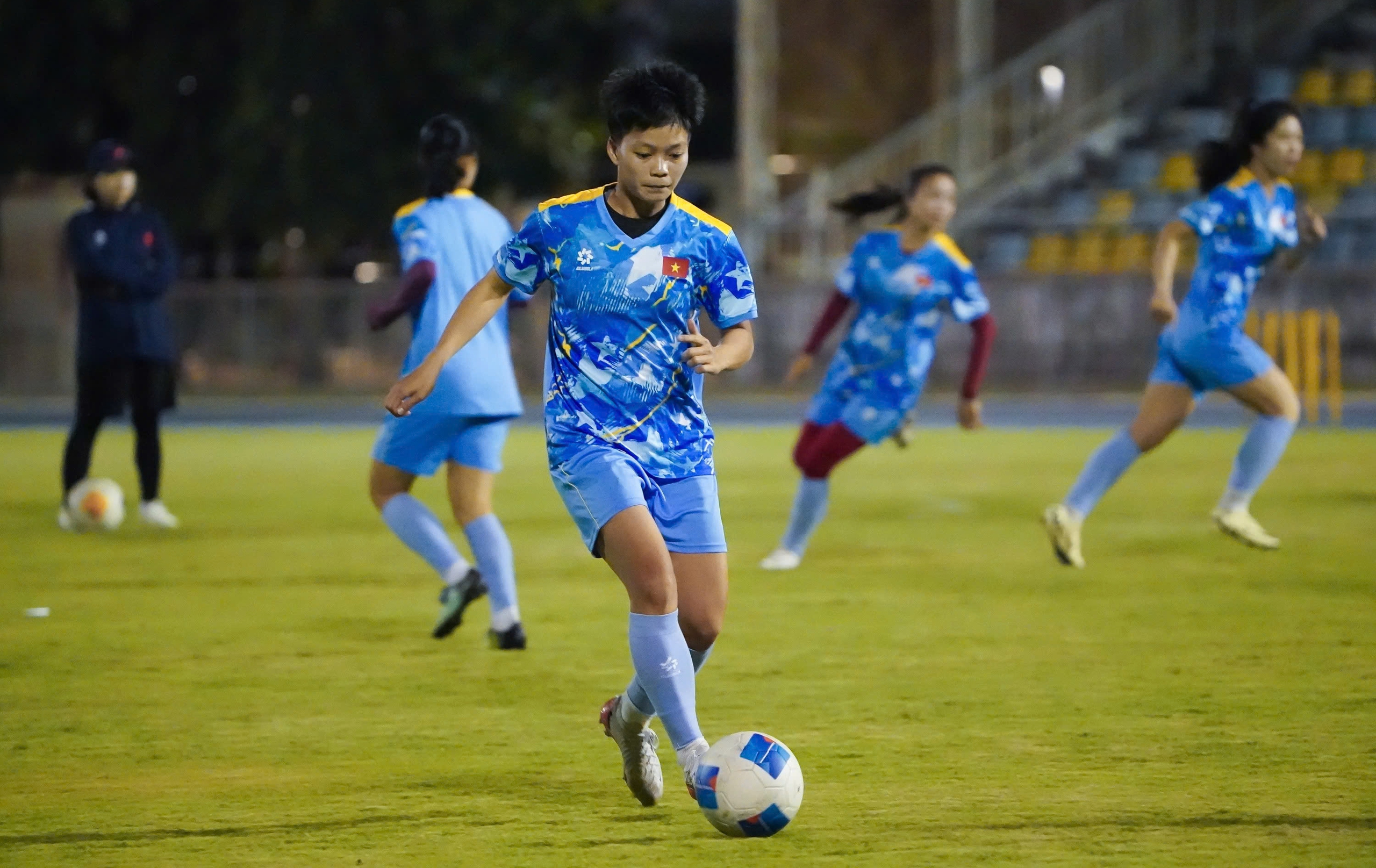 Tuyển nữ Việt Nam - Malaysia: Cuộc đua chiếm lợi thế - Ảnh 1. Tuyển nữ Việt Nam - Ảnh 1.