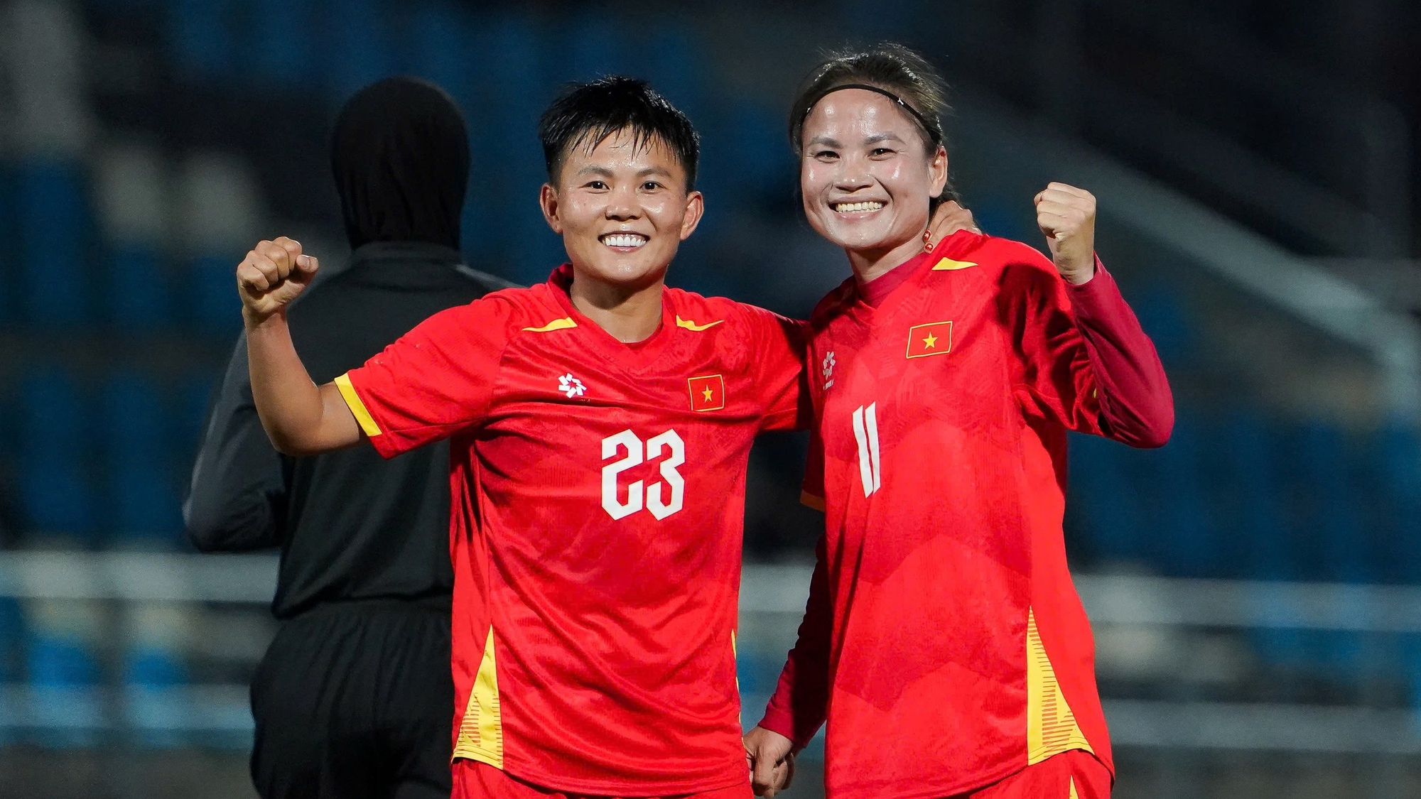 Tuyển nữ Việt Nam và nhiệm vụ phải thắng 1 tuyển nữ Việt Nam - Ảnh 1.