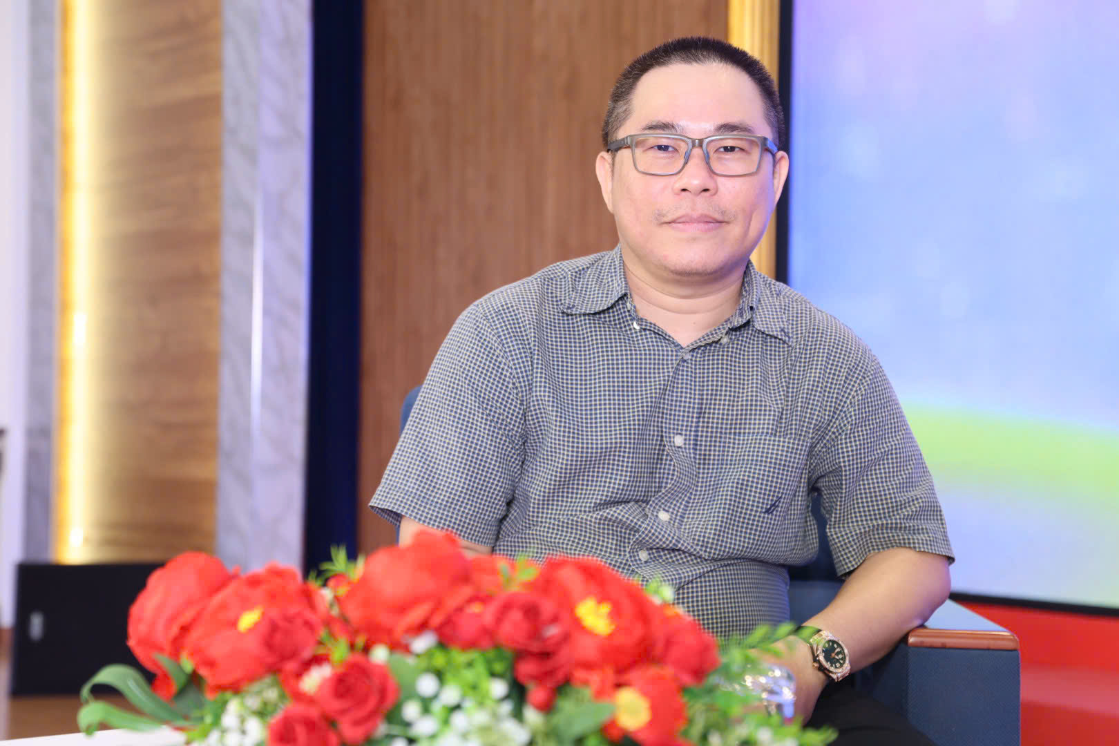 Chuyên gia nêu yếu tố giúp giá vàng không ngừng đi lên - Ảnh 1.