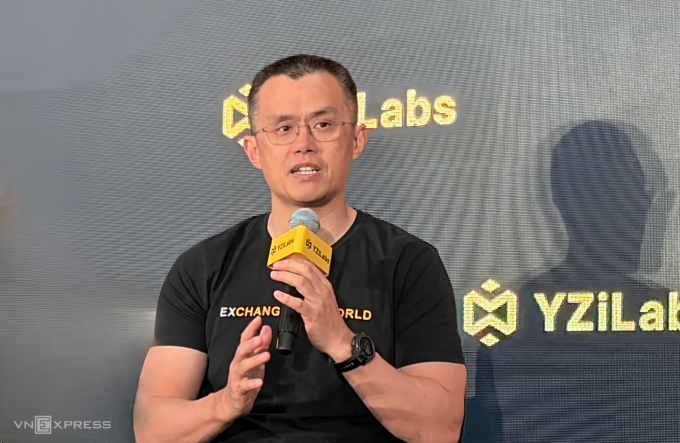 CZ, nhà sáng lập sàn giao dịch Binance, trong buổi gặp gỡ báo chí 4/12. Ảnh: Tất Đạt