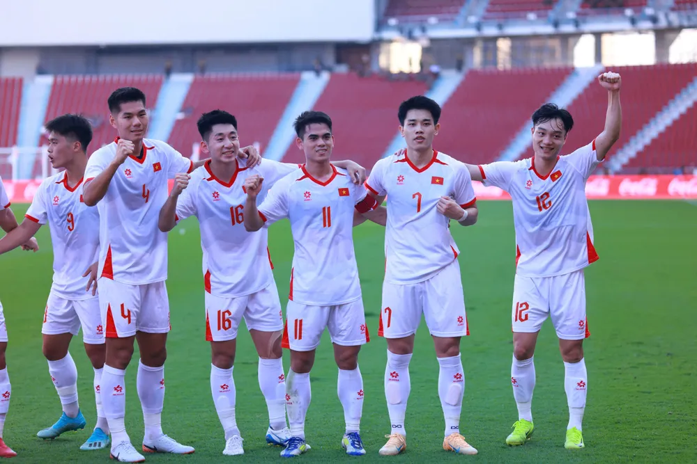 Các tuyển thủ trẻ Việt Nam có trận khai cuộc SEA Games 33 thắng vất vả Lào. Ảnh: ANH PHƯƠNG. u-22-viet-nam-gay-tranh-cai-o-tran-thang-kho-lao (2).jpg