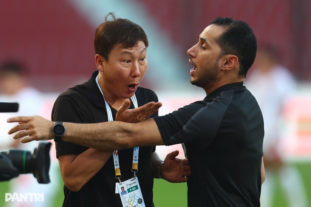 U22 Việt Nam có bàn thắng tranh cãi vào lưới U22 Lào nhờ luật việt vị mới - 1