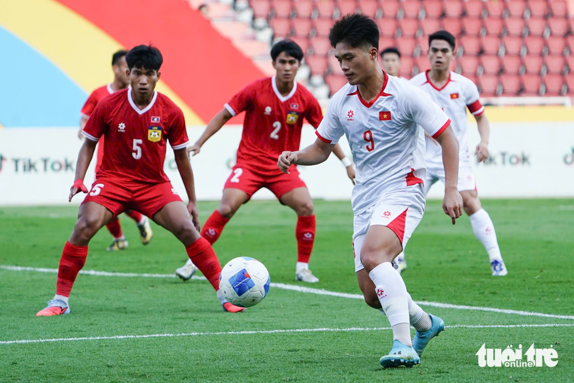 U22 Việt Nam thắng U22 Lào chưa mãn nhãn - Ảnh 1.