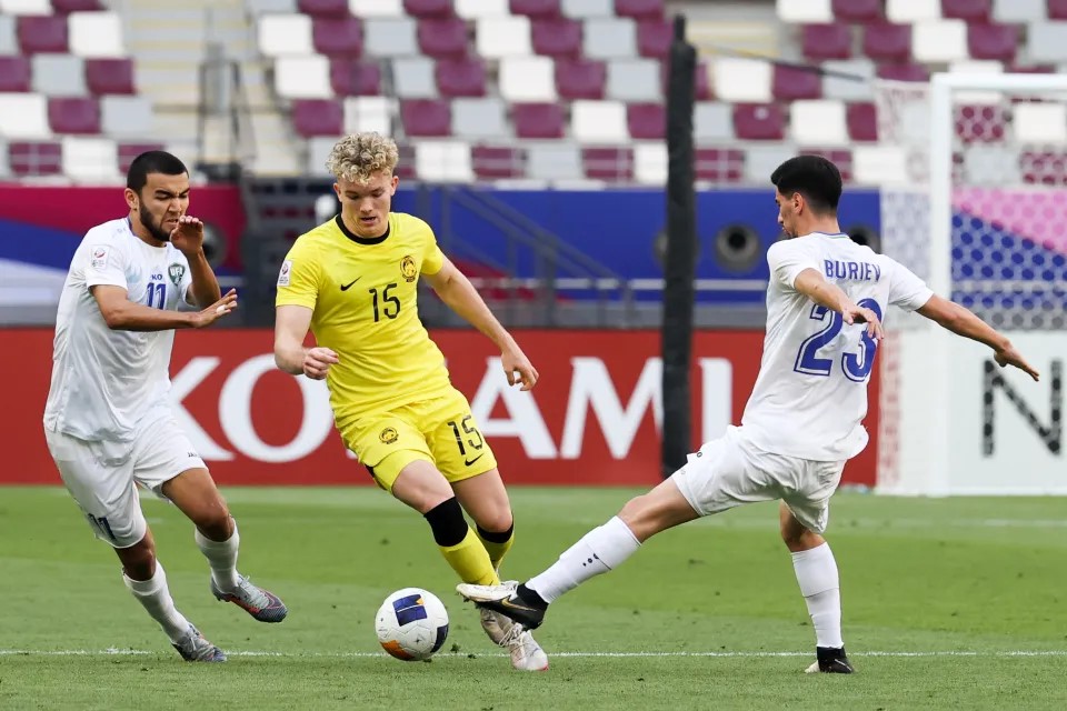 U.23 Malaysia vẫn có sao nhập tịch, HLV bí mật đến Bangkok ‘do thám’ U.23 Việt Nam đấu Lào- Ảnh 2. U.23 Malaysia vẫn có sao nhập tịch, HLV bí mật đến Bangkok ‘do thám’ U.23 Việt Nam đấu Lào- Ảnh 2.