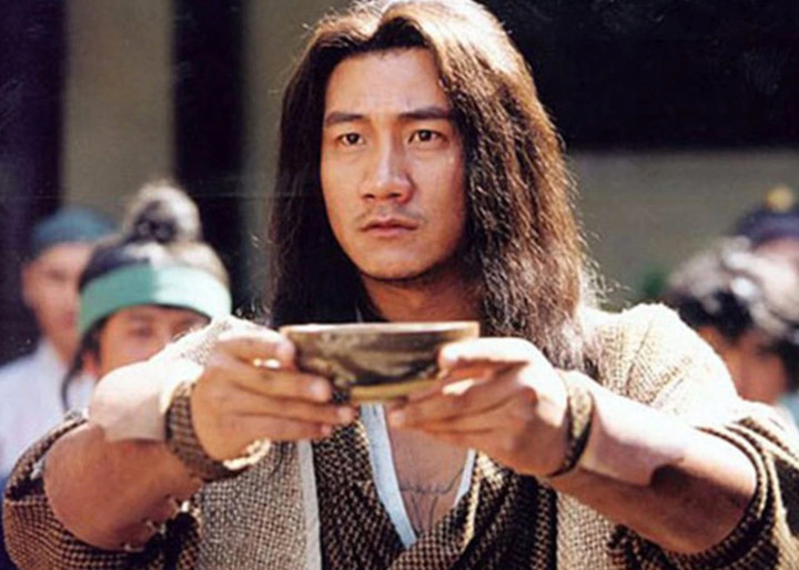 Kiều Phong nam tính nhất màn ảnh: U60 phong độ, hôn nhân đẹp như phim ngôn tình- Ảnh 1.