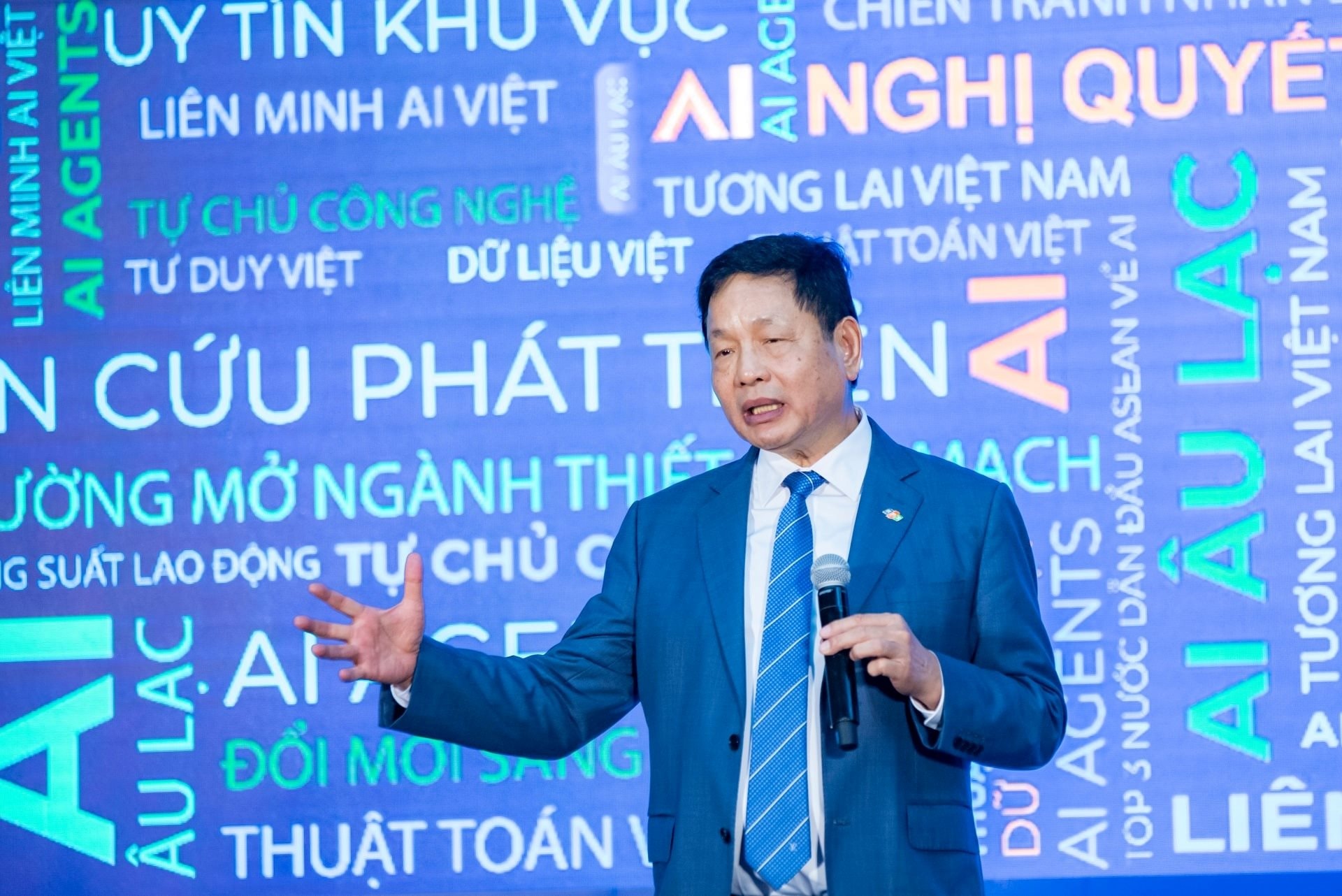 Chủ tịch Trương Gia Bình: UAV, đường sắt là chiến lược mới của FPT- Ảnh 1. Chủ tịch Trương Gia Bình: UAV, đường sắt là chiến lược mới của FPT- Ảnh 1.