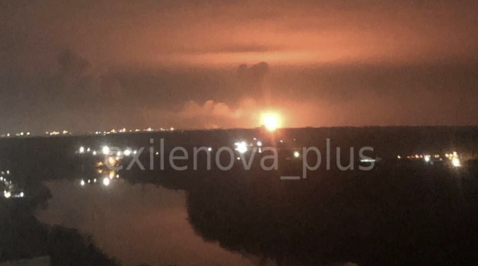 Ukraine tấn công, kho năng lượng Nga cháy suốt 3 ngày 1 img