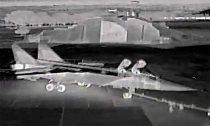Máy bay được cho là tiêm kích MiG-31 trong ảnh công bố ngày 18/12. Ảnh: SBU